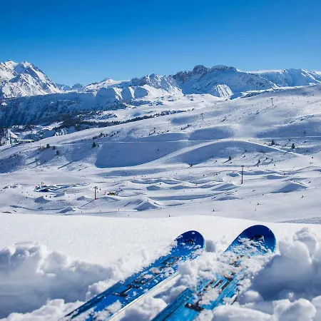 2 Pieces Pour 4 Pers. Avec Balcon, Skis Aux Pieds, Centre La Tania, Pres Des Remontees Mecaniques. - Fr-1-182a-31
